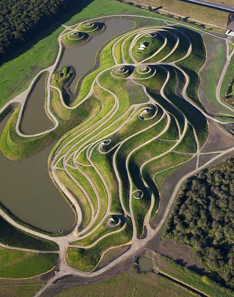 Charles Jencks (Northumberlandia, Newcastle, England) Landform Architecture, Grass Houses, Charles Jencks, Garden Of Cosmic Speculation, Grass Land, Acre Garden, Modern Physics, Landform, Earth Sheltered