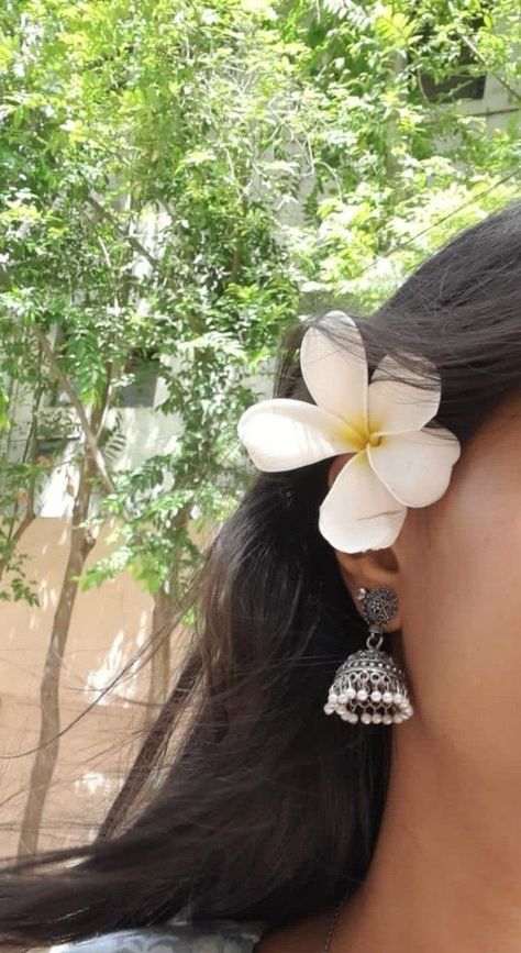 Flower In Ear Aesthetic, Asthetic Girls Indian, Indian Snap, Picture With Flowers, Gown For Pregnant Women, Dresses Occasion, Easy Photography Ideas, Self Pictures, Snap Streak Ideas Easy