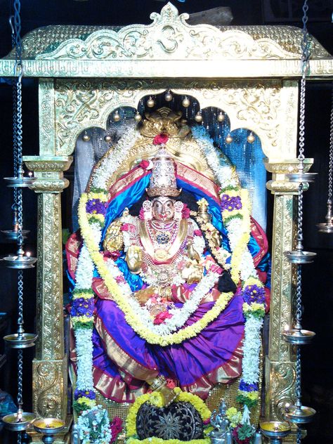 Sringeri Shaaradaa Devi Sringeri Sharadamba, Saraswathi Devi, God Pics, Bhagvan Wallpapers, Shri Ganesh Images, Saraswati Goddess, Goddess Sculpture, Shakti Goddess, Blue Balloon