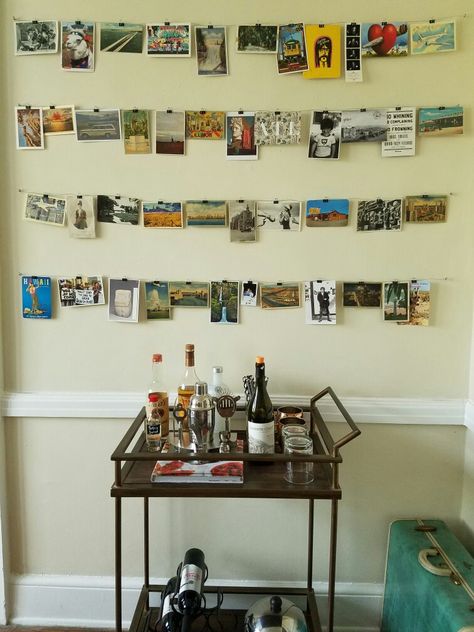 Apartment Decor Photo Wall, Film Photo Display Ideas, Display Postcards On Wall, Card Hanging Ideas Display, Post Card Display Wall, Hanging Up Pictures Ideas, Vintage Eclectic Farmhouse, Hanging Postcards On Wall, Disposable Pictures Wall