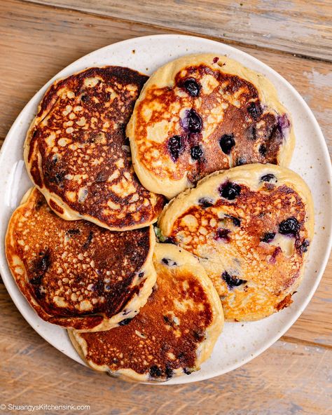 Blender Blueberry Oat Pancakes {with Cottage Cheese} Banana Oat Blender Pancakes, Pancakes With Cottage Cheese, Pancake Roll, Blender Pancakes, Healthy Pancakes, Blueberry Oat, Cottage Cheese Pancakes, Soy Free Vegan, Banana And Egg