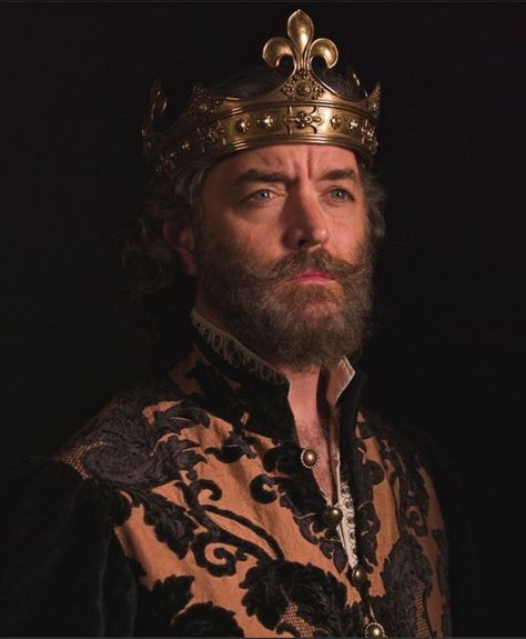 Medieval King Face Claim, King Richard Galavant, Timothy Omundson Galavant, Old King Aesthetic, King Character Inspiration, Medieval King Aesthetic, King Arthur Concept Art, King Face Claim, King Pose Reference