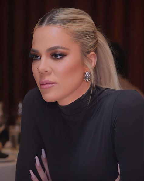 Khloe Kardashian Makeup, Khloe Kardashian Nails, Kardashian Nails, Khloe Kardashian Style, Kardashian Makeup, Khloe K, Blonde Bob Wig, Pete Davidson, Kardashian Family