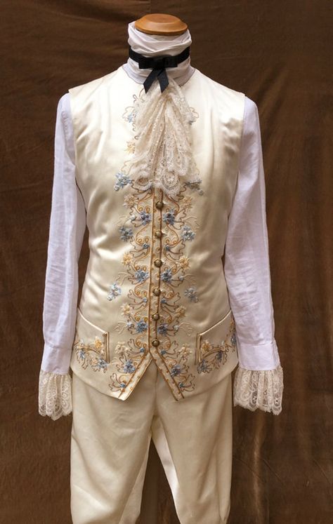 Modern Victorian Dresses, Rococo Costume, 1700 Fashion, Costume For Men, Western Outfits Men, Rococo Fashion, Womens Costumes, 18th Century Costume, Costume Ball