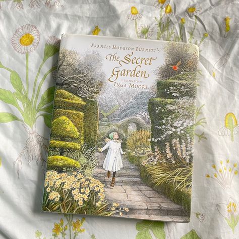 Hardcover. Published by Walker Books 2007 The Secret Garden 1993, The Secret Garden Book, Inga Moore, Secret Garden Book, Fantasy Books To Read, Beautiful Book Covers, Recommended Books To Read, Inspirational Books To Read, The Secret Garden