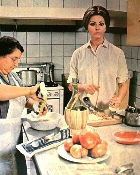 Eat With Me, Eating Pasta, Vintage Housewife, Happy Housewife, Sofia Loren, Italian Vacation, Domestic Goddess, Sophia Loren, Old Recipes