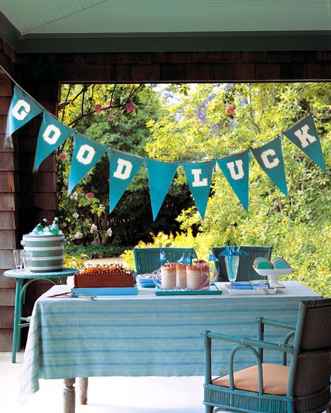 Congratulate your graduate with a "Good Luck" banner in his or her school colors. Party Decorations Ideas, Graduation Party Banners, Graduation Party Foods, Graduation Open Houses, Banner Decor, College Graduation Parties, High School Graduation Party, Graduation Quotes, Pennant Banner