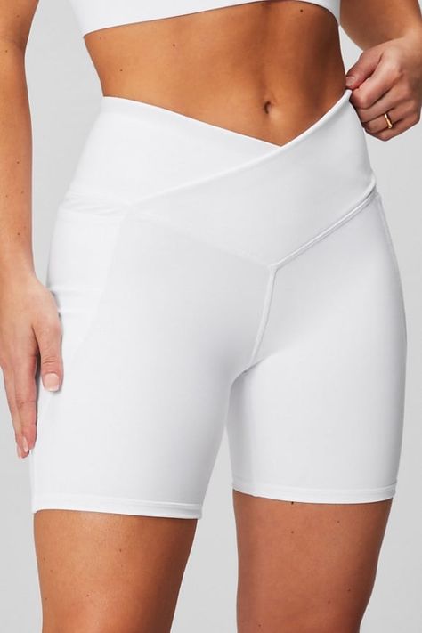 Oasis PureLuxe Hw Crossover 6'' Short - Fabletics Coquette Activewear, White Athletic Outfit, Classy Workout Outfits, Activewear Outfits, Female Activewear, Womens Gym, Bike Shorts Women, Workout Shorts Women, Gym Clothes Women