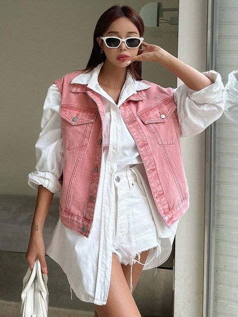 Sleeveless Jacket Outfit, Pink Vest Outfit, Jean Vest Outfits, Denim Vest Outfit, Jean Rose, Jeans Rosa, Sleeveless Jean Jackets, Vest Denim, Plain Vest