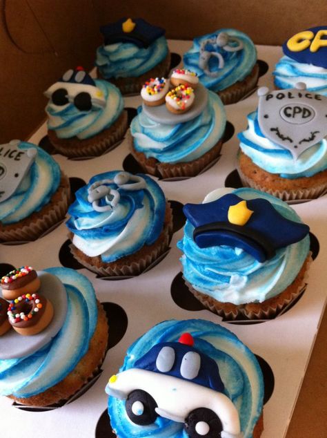 Car Cupcake Cake, Policeman Cake, Police Cupcakes, Policeman Party, Police Car Cakes, Police Birthday Cakes, Police Themed Birthday Party, Congrats Cake, Cars Cake Design