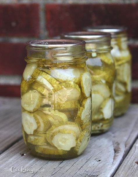 Dill Pickle Slices--Used Chili Dilly Beans Pickling spice combination in place of pickling spice mentioned in recipe Dill Pickle Slices Recipes, Canned Dill Pickle Slices, Sliced Pickle Recipe, Hamburger Dill Pickles Canning, Hamburger Pickles Homemade, Hamburger Pickles Canned, Hamburger Dill Pickle Recipe, Pickles Beets, Mason Jar Pickles