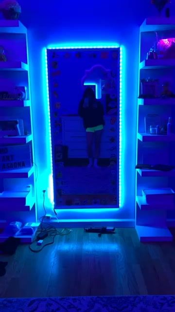 ｐｉｎｔｅｒｅｓｔ- ｉｍｇｌｏｒｉａｏｌａｄｅｊｏ Trendy Room Ideas Led Lights, Room Ideas Lights, Neon Room Aesthetic, Led Lights Bedroom Aesthetic, Tiktok Bedroom, Tiktok Room, Led Room, Neon Bedroom, Led Bedroom