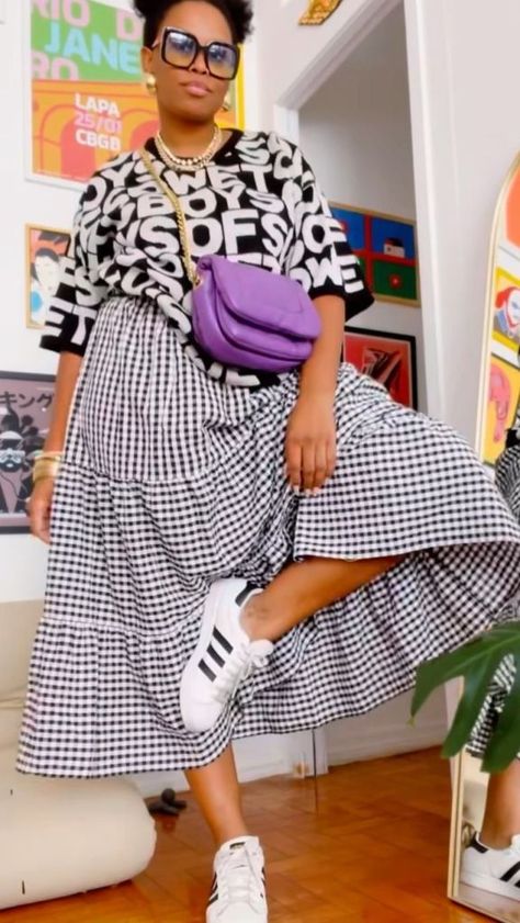 Rock Style Outfits Plus Size, Green Gingham Skirt, Spring Fashion Mid Size, Dress With Sneakers Plus Size, Mid Size Spring Outfits 2024, Casual Colorful Outfits, Curvy Street Style, Apple Shape Fashion, Euro Fashion