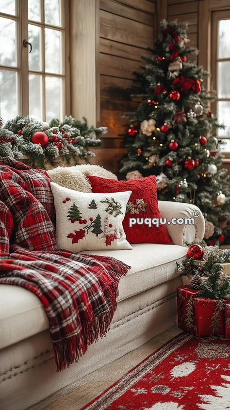 Christmas Ranch Decor, Scottish Hygge, Cozy Christmas Decor Living Room, Christmas Decorations Living Room Cozy, Cozy Christmas Home Decor, Sofa Christmas Decor, Christmas Decorated House, Christmas Living Room Decor Cozy, Hygge Christmas Decor