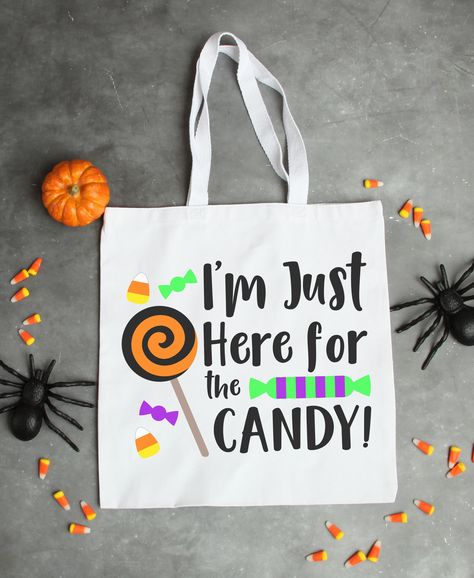 Diy Halloween Trick Or Treat Bags, Halloween Bags Diy, Diy Halloween Shirts, Halloween Candy Bags, Cricut Halloween, Halloween Tote Bag, Halloween Treat Bags, Halloween Tote, Halloween Bags