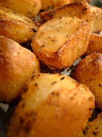 Creamer Potato Recipes Oven, Roasted Creamer Potatoes, Crusty Potatoes, Creamer Potatoes Recipes, Best Roast Potatoes, Creamer Potatoes, Creamy Salad Dressing, Making Homemade Pizza, Garlic Mashed