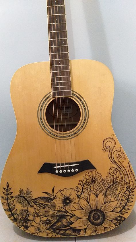 Paint On Guitar Ideas, Painting A Guitar Diy, Floral Acoustic Guitar, Custom Guitars Acoustic, Painted Guitars Ideas, Painting On Guitar Ideas, Art On Guitar, Painted Guitar Acoustic, Painting On Guitar