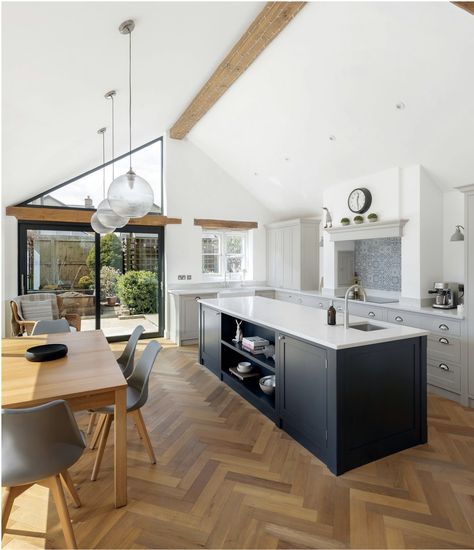 Kitchen Extension Layout, Kitchen Extension Open Plan, Cotswolds Villages, Dark Gray Kitchen, Modern Shaker Kitchen, Dark Gray Kitchen Cabinets, Gray Kitchen Cabinets, Open Concept Kitchen Living Room, Kitchen Diner Extension