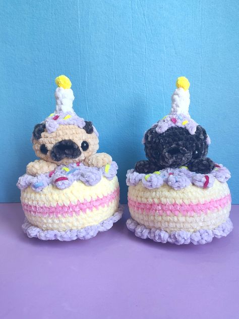 These cute crochet Pug Cake plushies are super soft, made with velvet yarn! An adorable stuffed animal pug plush, an awesome handmade gift for proud pug owners! This pug gift can be used as a stress ball/ support buddie, door stopper, and it makes an awesome fluffy plush or prop. So if you are searching for cute pug items, black pug gifts, crochet suffed animals, pug accessories or toys, look no further! Check my shop for other pug themed products too! 1x Pug plush included, choose the one you w Crochet Birthday Cake, Pug Plush, Plush Crochet Pattern, Pug Cake, Pug Accessories, Dog Plushie, Plush Crochet, Pug Gifts, Fun Crochet Projects