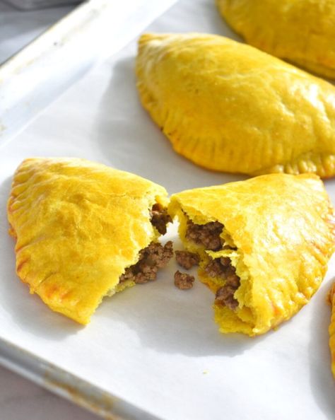 Jamaican Beef Patties - Herbs & Flour Meat Patty Recipe, Beef Patties Recipes, Jamaican Beef Patties, Spaghetti With Ground Beef, Jamaican Patty, Curry Food, Patty Recipe, Jamaican Cuisine, Beef Patties