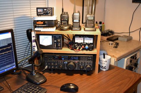 Ham Radio License, Security Room, Hf Radio, Ham Radio Equipment, Radio Equipment, Ham Radio Operator, Container Cabin, Shortwave Radio, Tactical Equipment