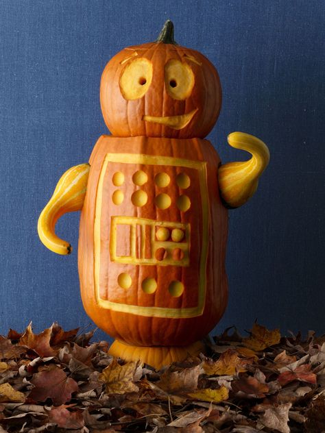 Mr Robot  -   Welcome trick-or-treaters with these simple, easy-to-carve pumpkin creations! Robot Pumpkin, Funny Pumpkin Carvings, Unique Pumpkin Carving Ideas, Cute Pumpkin Carving, Amazing Pumpkin Carving, Creative Pumpkin Carving, Scary Pumpkin Carving, Easy Pumpkin Carving, Lantern Designs