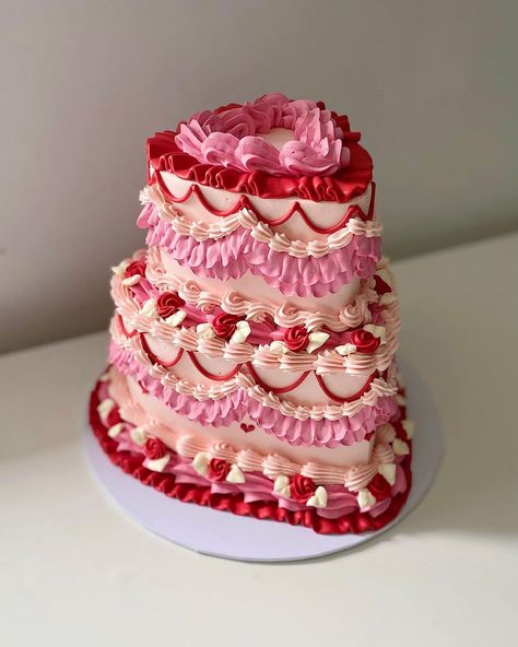 Little love two tier 💕 | Instagram Vintage Cake Aesthetic, Vintage Birthday Cakes, Quinceanera Cakes, Pink Birthday Cakes, Funny Birthday Cakes, Heart Shaped Cakes, Pretty Dessert, Simple Birthday Cake, Crazy Cakes