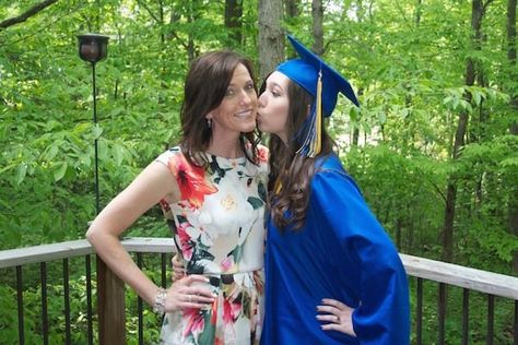 High School Graduation: 15 Things Moms Need to Know NOW Mother Hairstyles, Dresses To Wear To Graduation, Graduation Dress For Mom, High School Graduation Outfit, Graduation Dress High School, Graduation Songs, Kids Graduation, High School Graduation Party, Graduation Hairstyles