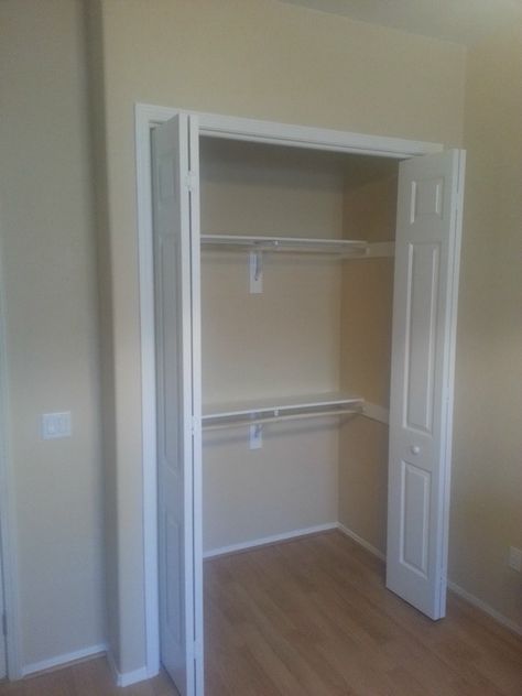 Take an Unused Space in the Master Bedroom and Build a Closet – Photos Decluttering Room, Built In Cupboards Bedroom, Build Closet, Build Ins, Ideas Armario, Basement Closet, Closet Spaces, Hall Cupboard, Front Closet