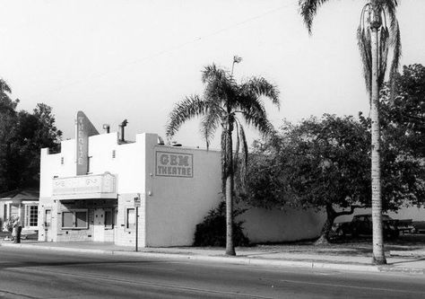 The Gem Theater c.late 1950s, Garden Grove, California. Photo from the Garden Grove Historical Society. Garden Grove California, Garden Grove, Royal Pavilion, Googie Architecture, Orange County California, Hilton Garden Inn, Park In New York, California Photos, California Art