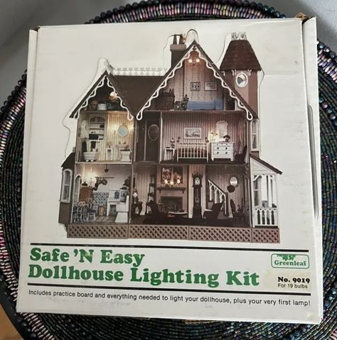 Vintage Greenleaf Safe 'N Easy Dollhouse Lighting Kit #9019 With Lamp Greenleaf Dollhouse, Vintage Lighting Diy, Dollhouse Chandelier, Plastic Ceiling, Dollhouse Lighting, Faux Candles, Vintage Dollhouse, Stained Glass Lamps, Candle Chandelier