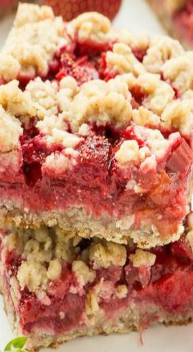 Strawberry Rhubarb Crisp Bars Rhubarb Bars Easy, Strawberry Rhubarb Bars, Strawberry Rhubarb Recipes, Rhubarb Oatmeal, Beyond Frosting, Cottage Recipes, Rhubarb Bars, Crumb Bars, Strawberry Rhubarb Crisp