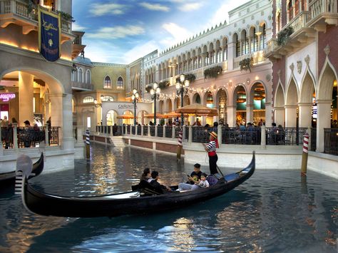 Take a romantic gondola ride in Las Vegas through the "canals" at the Venetian Hotel and Casino, designed to mimic the canals in Venice, Italy. Las Vegas Honeymoon, Venetian Hotel Las Vegas, Vegas Honeymoon, Monte Carlo Travel, Wyndham Resorts, Vegas Attractions, Las Vegas Airport, Venetian Las Vegas, Bellagio Las Vegas