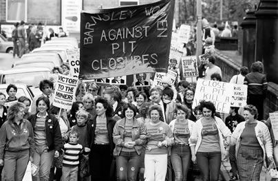 By February 1985, the Miners Strike by now almost one year old, The Women Against Pit Closures movement announced that they had raised £70,000 after an appeal to help striking miners’ families.  (Pic; The Miners' Strike on Twitter)  #history #politics #education #protest #culture #1980s Research Notes, Racial Segregation, Equal Rights Amendment, School Meals, Billy Elliot, Gender Roles, Womens March, Women’s Rights, Equal Rights