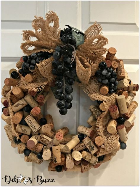 Cork Wreath Diy, Wine Cork Diy Projects, Wine Cork Crafts Christmas, Cork Diy Projects, Cork Crafts Christmas, Wine Cork Wreath, Wine Cork Diy Crafts, Wine Cork Projects, Cork Wreath