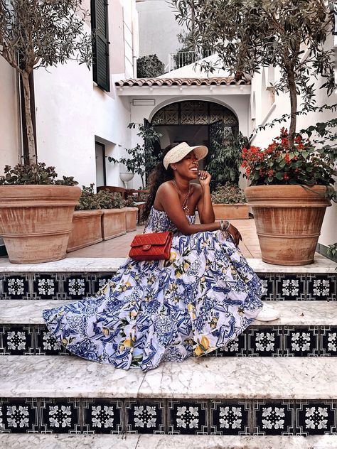 Black Women In Italy, Italy Vacation Outfits Summer, Italian Maximalism, Italy Poses, Italy Aesthetic Outfit, Poses Travel, Italy Vacation Outfits, Sicilian Summer, Italy Spring