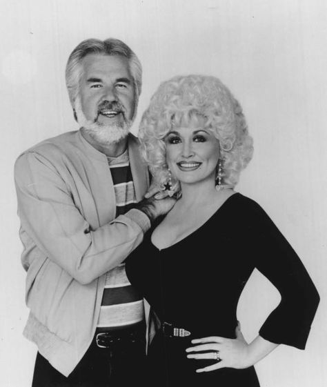 Dolly Parton & Kenny Rogers Dolly Parton Kenny Rogers, Dolly Parton Pictures, Sing Together, Kenny Rogers, Lynda Carter, Waist Belts, Country Music Artists, Country Music Stars, Country Music Singers