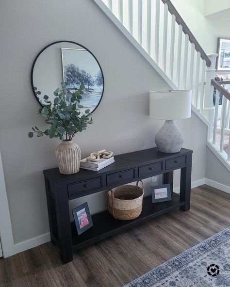 Entryway Table Decor Grey Wall, Black Mirror Entry Table, Farmhouse Entry Table Black, Entry Eay Table, Home Entrance Wall, House Entrance Ideas, Entryway Refresh, Hall Table Decor, Christkas Entry Way Table Eith Mirror