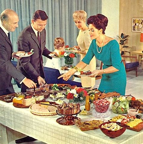 Whether you’re feeling nostalgic for the 50s or if you didn’t live through them the first time, a retro 1950s dinner party can be a fun way to entertain. Description from kitschycuisine.com. I searched for this on bing.com/images Mad Men Party, Farah Diba, The Shah Of Iran, Vintage Housewife, Deco Retro, Retro Party, Vintage Party, Foto Vintage, Photo Vintage