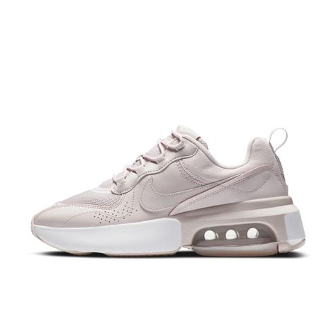 With a clean look, versatile palette and easy style-ability, the Air Max Verona gives a lifted look to any woman's outfit. The synthetic and textile upper features a plush collar, flashy colours and unique stitching patterns. The Nike Air cushioning adds a modern twist. Nike Air Max Verona, Air Max Verona, Girls Tennis Shoes, Stitching Patterns, Nike Joggers, Air Max Shoes, Nike Shoes Air Max, Nike Air Max For Women, Air Max Women