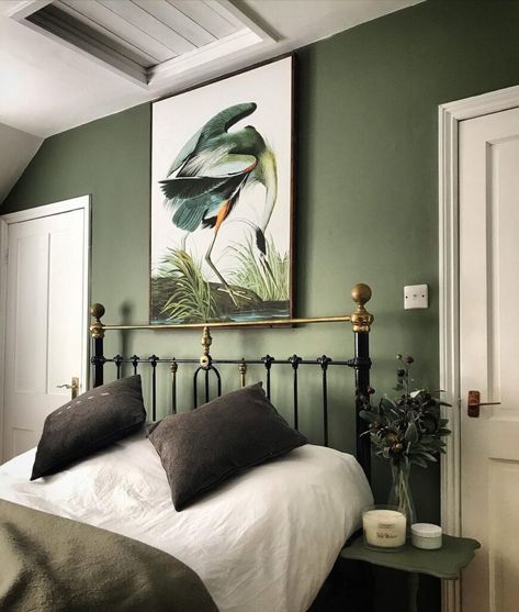 24 Trendy Instagram Looks That Show Off Sage Green Bedroom Designs Sage Green Furniture, Green Room Ideas Bedroom, Uk Bedroom, Cosy Bedrooms, Unique Bed Frames, Sage Bedroom, Cream Bedroom, Vintage Inspired Bedroom, Green Bedroom Design