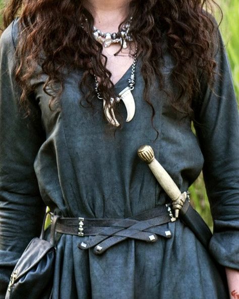 Iseult's outfit from "The Last Kingdom" The Last Kingdom Uhtred, Last Kingdom Uhtred, Uhtred Of Bebbanburg, Last Kingdom, Yennefer Of Vengerberg, The Last Kingdom, High Fantasy, Fantasy Inspiration, Medieval Fantasy