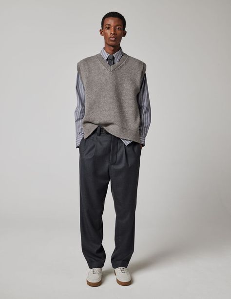 MARGARET HOWELL - Men's Gift Ideas | Margaret Howell Office Men, Dapper Style, Margaret Howell, Pleated Trousers, Wide Belt, British Design, Charcoal Color, Massimo Dutti, Pocket Detail