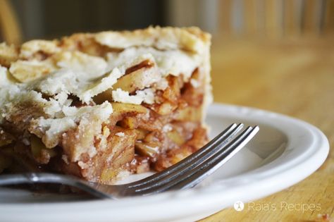 Deep Dish Gluten-Free Apple Pie | gluten-free, egg-free, refined sugar-free, dairy-free option | RaiasRecipes.com Gluten Free Apple Pie, Raisin Pie, Gourmet Apples, Apple Dishes, Fruit Pies, Gluten Free Pie, Rum Raisin, Homemade Apple Pies, Perfect Pies