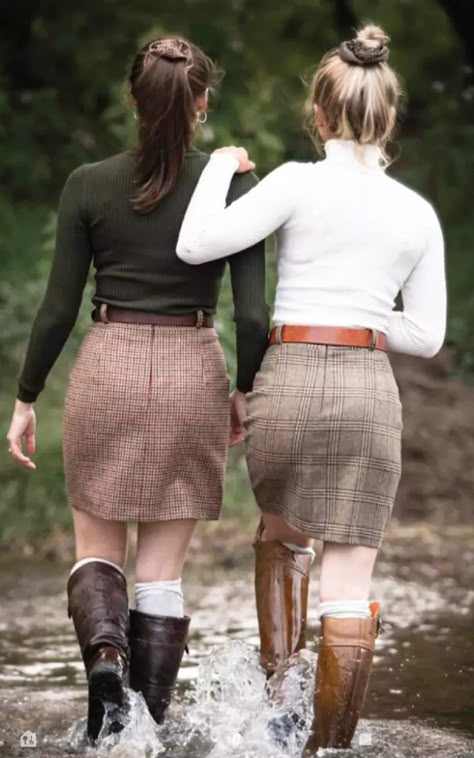 Cottage Trip Outfits, Countryside Summer Outfit, British Outfits Women Summer, England Countryside Outfits, Irish Aesthetic Outfits, England Outfits Summer, Country Style Women, British Countryside Fashion, Outdoor Womens Fashion