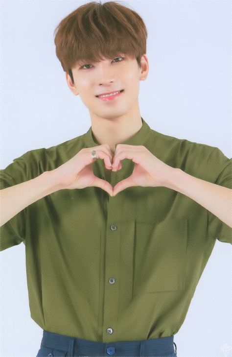 Wonwoo Heart, Heart Pose, Won Woo, Jeon Wonwoo, Male Actors, Seventeen Debut, Seventeen Wonwoo, Pledis Entertainment, Seventeen