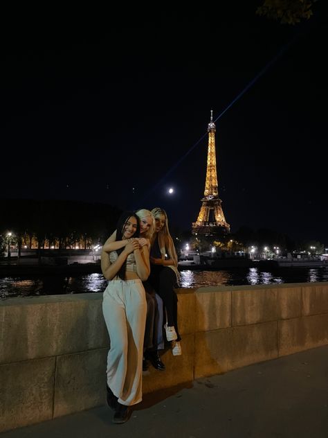 Night vibes, night aesthetic, night pictures, night out looks, night outfits Friends, friends aesthetic, friends day, it girl, it girl aesthetic, it girl, girls trip, vacation, Eiffel tower, paris, paris,France, France, Parisian summer, Parisian, Paris aesthetic, Eiffel tower aesthetic, Paris style, Paris Photoshoot, eiffel tower at night Paris Aesthetic Eiffel Tower, Aesthetic Night Pictures, Paris Picture Ideas, Aesthetic Eiffel Tower, Paris Girls Trip, Eiffel Tower Aesthetic, Tower Aesthetic, Pictures Night, Friends In Paris