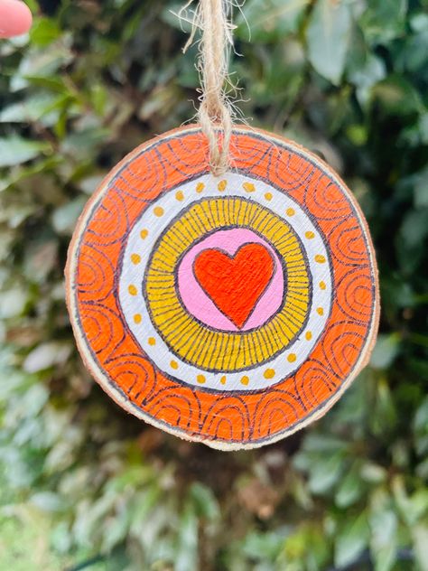 Painted mandala wood slice hanging decoration Hand painted wooden slice with natural jute to hang anywhere  Perfect gift for a loved one Wood slice approx 60 - 70 mm x 10 mm thick Please ask for any custom colours or a bulk order Thank you for looking 🙏🏼 Yoga Home Decor, Mandala Wood, Yoga Home, Home Decor Bohemian, Mandala Boho, Wood Slice Art, Painted Mandala, Heart Wood, Bohemian Theme