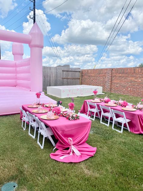 Barbie Bounce House, Ball Pit Birthday Party, Soft Play Birthday Party, Modern Bounce House, Princess Bounce House, Sleepover Themes, Barbie Bday, Kids Sleepover, Ball Pits