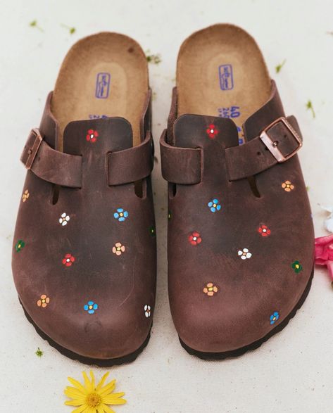 Painted Birkenstocks, Emily And Meritt, Loafer Shoes Women, Birkenstock Boston, Diy Style, Crafty Ideas, Custom Shoes, Canvas Shoes, Feel Better